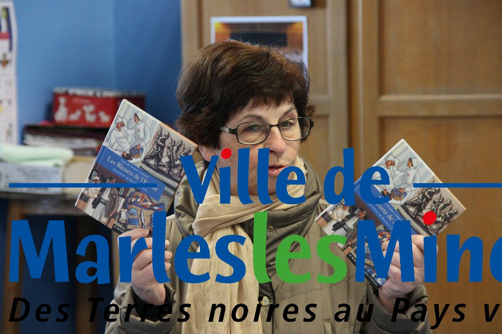 Distibution au CM2 d'un ouvrage 14-18  (2018) - 012