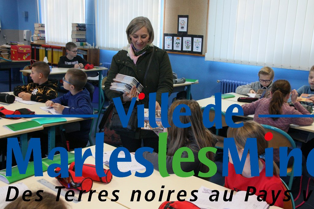 Distibution au CM2 d'un ouvrage 14-18  (2018) - 014