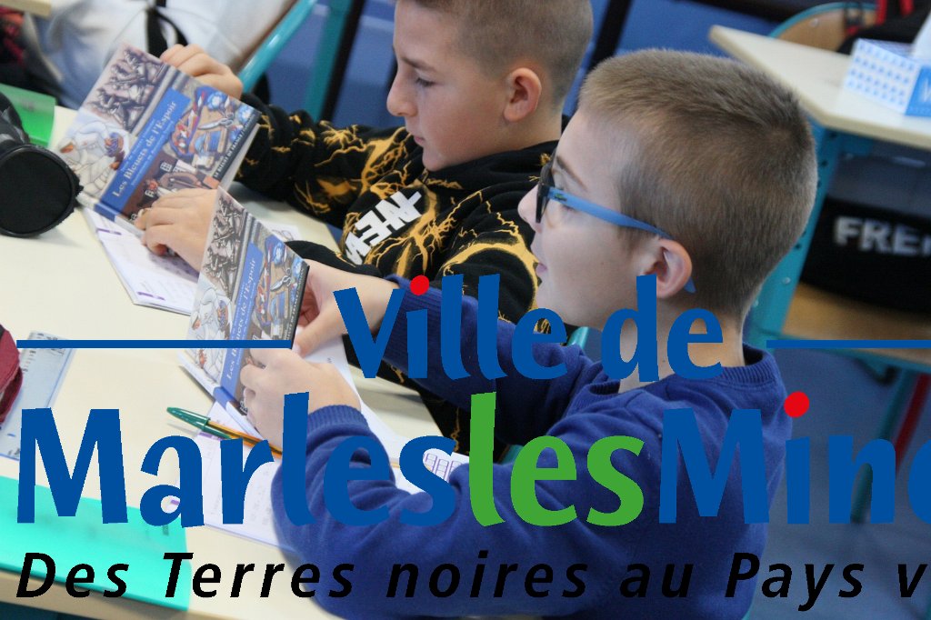 Distibution au CM2 d'un ouvrage 14-18  (2018) - 018