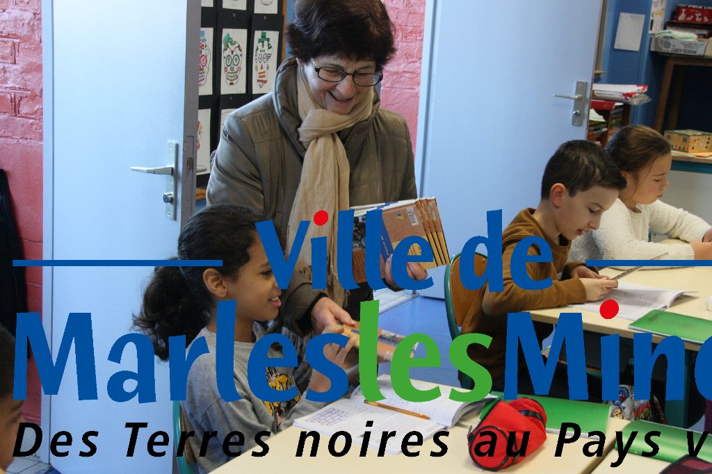 Distibution au CM2 d'un ouvrage 14-18  (2018) - 019