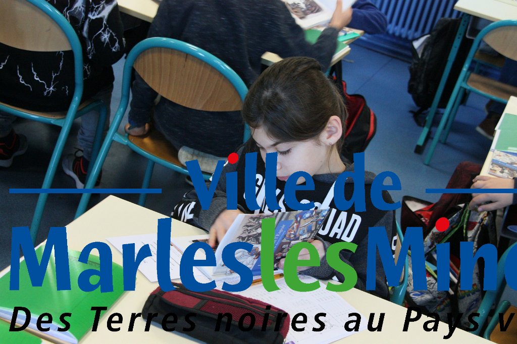 Distibution au CM2 d'un ouvrage 14-18  (2018) - 023