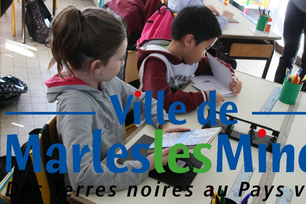 Distibution au CM2 d'un ouvrage 14-18  (2018) - 029