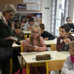 Distibution au CM2 d'un ouvrage 14-18  (2018) - 002