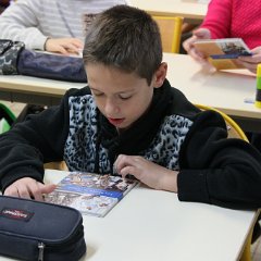 Distibution au CM2 d'un ouvrage 14-18  (2018) - 006
