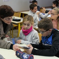Distibution au CM2 d'un ouvrage 14-18  (2018) - 007