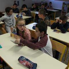 Distibution au CM2 d'un ouvrage 14-18  (2018) - 009