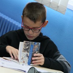 Distibution au CM2 d'un ouvrage 14-18  (2018) - 017
