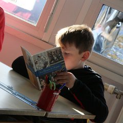 Distibution au CM2 d'un ouvrage 14-18  (2018) - 036